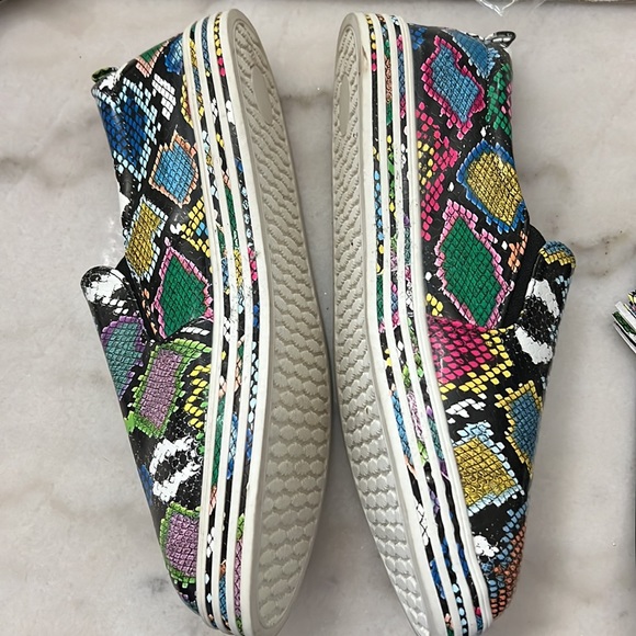 Colorful snake print set: waist bag and slip on sneakers Sz 8.5 - Picture 2 of 4